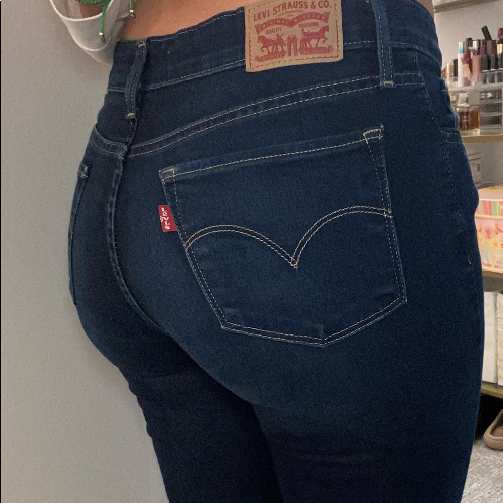 Woman’s Levi’s 711 Skinny